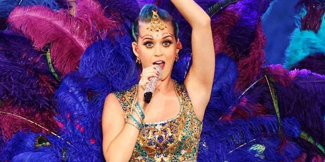 Katy Perry Pipis di Ember Sebelum Manggung