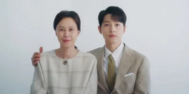 10 Foto Song Joong Ki Berjas Rapi di Drama VINCENZO Bonus Pakai Hanbok Putih, Ganteng Maksimal!