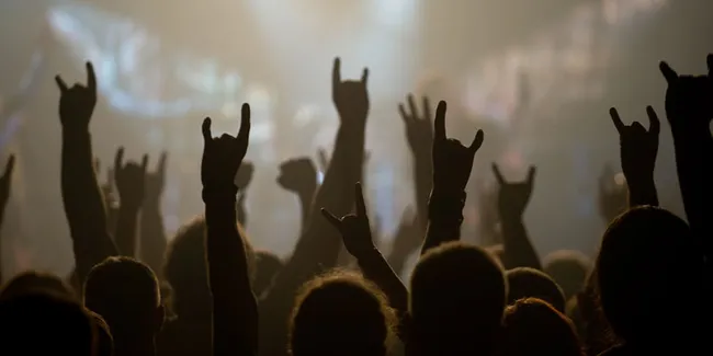 5 Versi Asal Usul Simbol Metal Lewat Jari