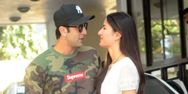 Ada Alia Bhatt, Ranbir Kapoor Santai Cium Pipi Katrina Kaif Kala Jumpa
