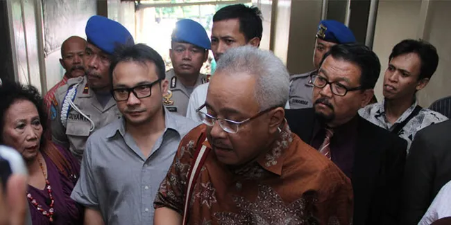 Adi Bing Slamet Tunggu Apakah Subur Bisa Keluar Dari Ruang Penyidik