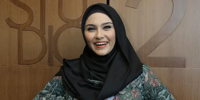 Agenda Padat, Zee Zee Shahab Suka Curi Waktu Buat Ketemu Suami