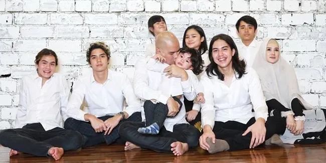 Ahmad Dhani Rayakan Ulang Tahun Muhammad Ali Bersama Mulan Jameela, 6 Anak Lainnya, dan Calon Menantu