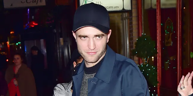 Alamak! Rambut Robert Pattinson Ternyata Botak Separuh