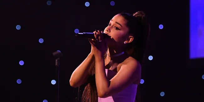 Alami Gangguan Teknis Saat Tampil di Coachella, Ariana Grande Trending di Twitter