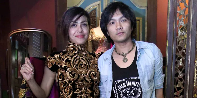 Alex Rudiart Pangling Saat Novita Dewi Pakai Gaun Pemberkatan