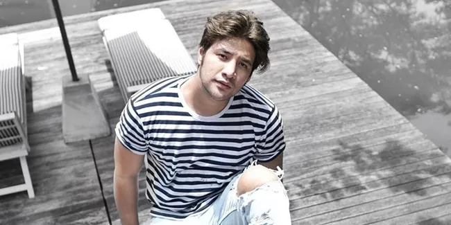 Ammar Zoni dan Baby Air Sama-Sama Shirtless Saat Berjemur, Bikin Netizen Silau