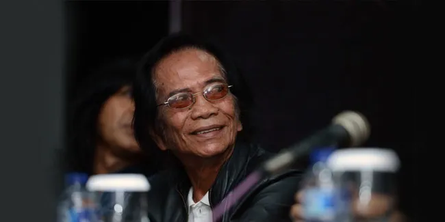 Anak Kedua Datang Dari Raja Ampat, Pemakaman Musisi Yon Koeswoyo Berjalan Haru