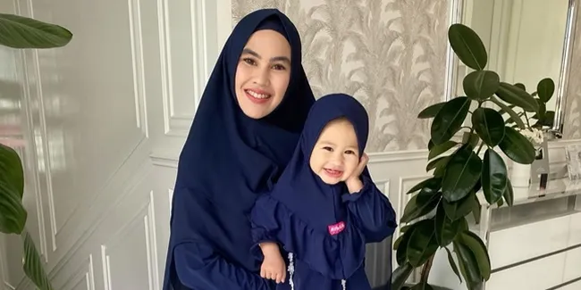 Anaknya Baru Berumur 1 Tahun, Begini Cara Kartika Putri Rayu Khalisa Supaya Mau Pakai Face Shield