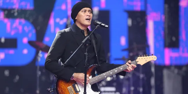 Andra Ramadhan Ungkap Alasan Setia Pakai Efek Gitar Ini Selama Manggung