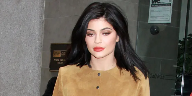 Anjing Cute Ini Kunyah Gantungan Kunci Super Mahal Kylie Jenner