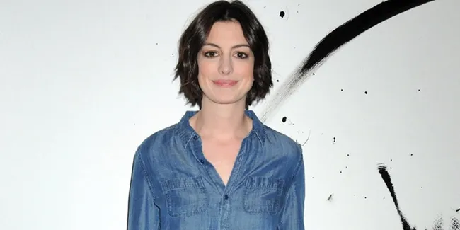 Anne Hathaway Main Film Komedi Yang Diproduseri Suaminya