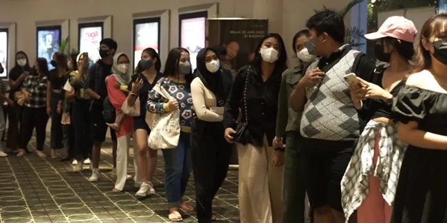 Antri Panjang, Tiket 'KELUARGA CEMARA 2' di Ajang Film Berskala Internasional Ludes!