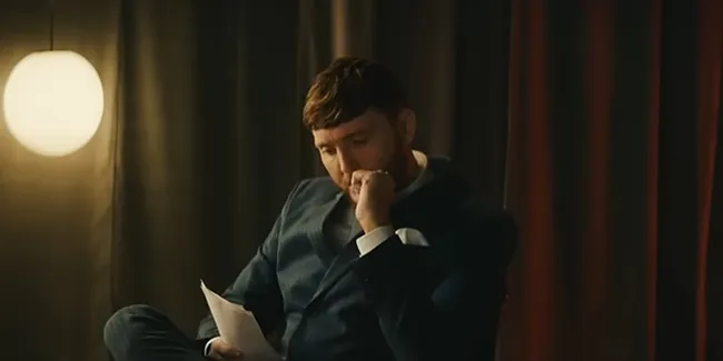 Arti dan Makna Lagu Naked - James Arthur, Ketika Cinta Tak Bisa Lagi Setengah Hati