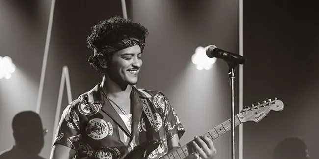 Arti Makna Lagu VERSACE ON THE FLOOR - Bruno Mars, Kisahkan tentang Keintiman Penuh Rasa Percaya