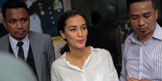 Atiqah Hasiholan: Ibu Saya Bohong, Ada Nggak yang Nggak Pernah Bohong?