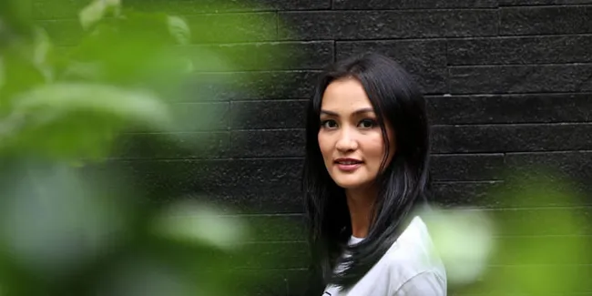 Atiqah Hasiholan Promosi Film Baru Lewat Dramatic Reading