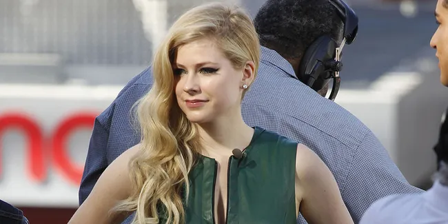 Avril Lavigne Beri Isyarat Album Baru Akan Segera Hadir dan Persiapan Syuting Video