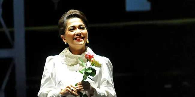 Baca Puisi Untuk Anton Issoedibyo, Widyawati Bahagia