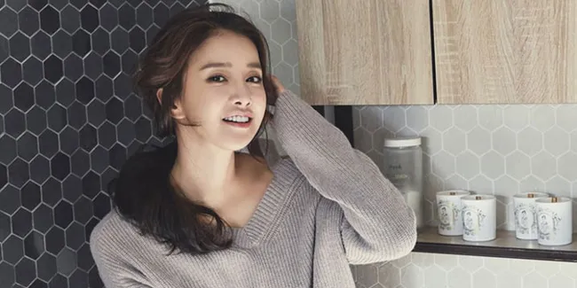 Badan Langsing Cantik Lee Si Young Pasca 3 Bulan Melahirkan