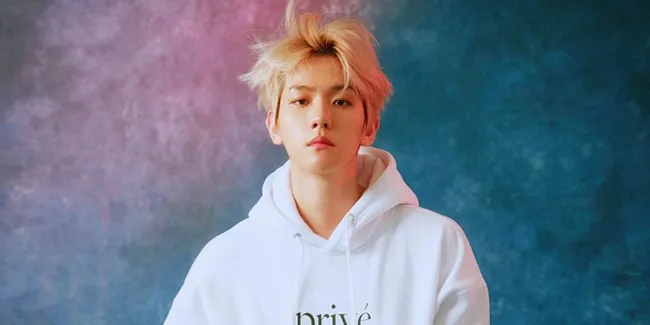 Baekhyun EXO Sendiri ke LA, Rambut Keriting dan Pakai Hoodie yang Didesainnya