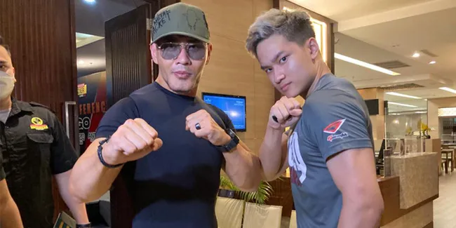 Bakal Bertanding Adu Jotos dengan Vicky Prasetyo, Azka Corbuzier Mengaku Tak Ada Masalah Pribadi dengan Mantan Ayah Sambungnya