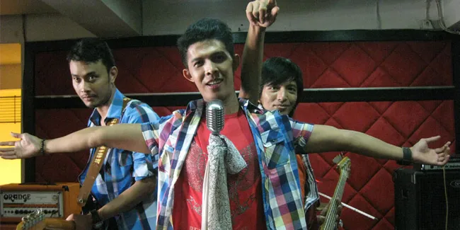 Band Jiwa Ajak Pak Tarno Sebagai Model Video Klip