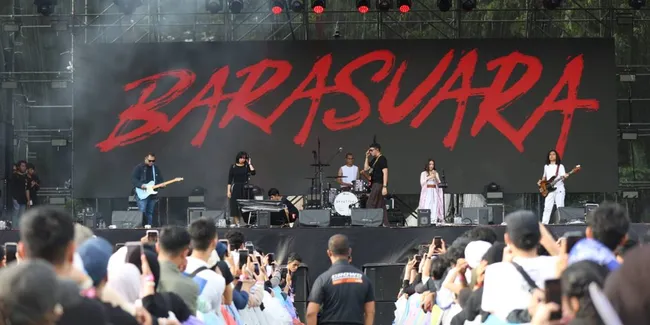 Barasuara Tampil Enerjik, Iga Massardi MBG ke Penonton KLBB 2026