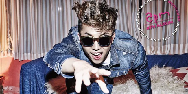 Bawakan 'Go Crazy', Wooyoung 2PM Jatuh Dari Panggung!