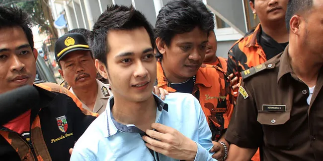 Bebas, Eza Gionino Minta Gado-Gado