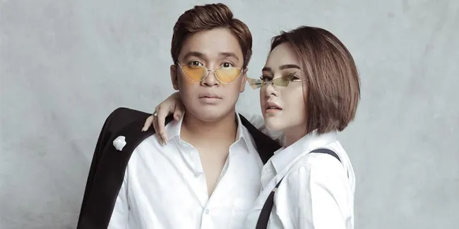 Beda Agama, Billy Syahputra Terharu Diberi Sajadah Oleh Amanda Manopo