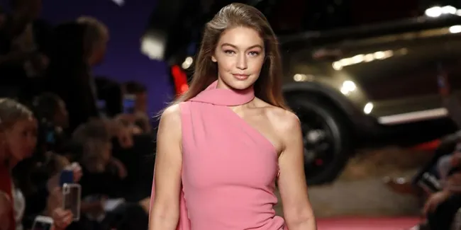 Begini Jadinya Saat Gigi Hadid Dandan Jadi Pengantin, Cantik Banget!