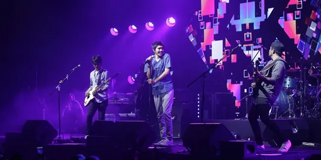 Begini Keseruan 'A Night With Sheila On 7' yang Disambut Histeris Seluruh Penggemar