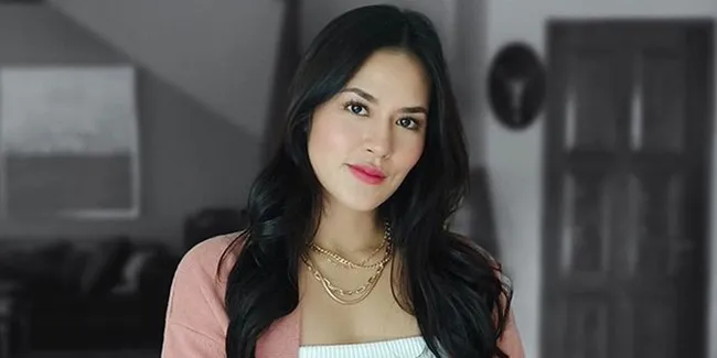 Begini Momen Raisa Nikmati 'Me Time', Santai Ditemani Makanan dan Nonton Drama Korea!