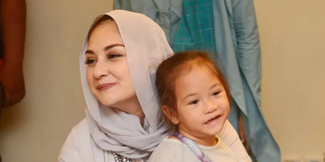 Begini Reaksi Anak-Anak Mona Ratuliu Dengan Demam Om Telolet Om