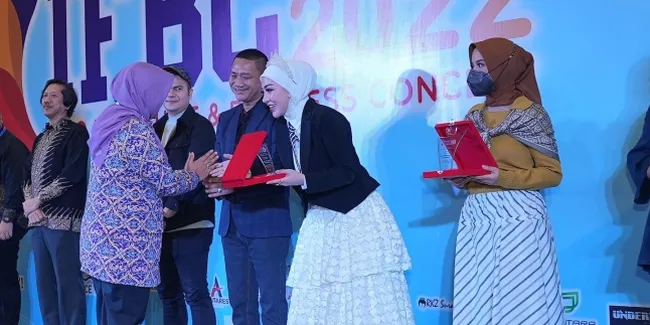 Bella Shofie dan Suami Raih Penghargaan 'Celebpreneur Award', Bakal Berikan Bantuan Modal Usaha Sebesar Rp 200 Juta