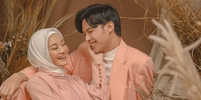 Belum Kesampaian Karena Pandemi, Dinda Hauw dan Rey Mbayang Ingin Bisa Umrah Sekeluarga di Tahun 2021