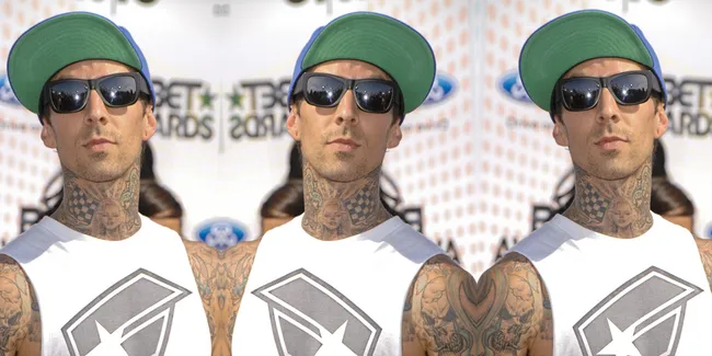 Benarkah Travis Barker Akan Terlibat Baku Hantam?