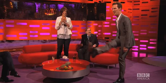 Benedict Cumberbatch Tirukan Gaya Jalan Beyonce, Gokil Abis!