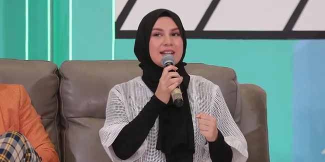 Beredar Foto Irish Bella Nggak Pakai Hijab di Poster Sinetron 'INDAH PADA WAKTUNYA', Netizen Heboh