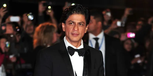 Beredar! Potret Lawas SRK Bareng Ibunda, Super Mirip AbRam Khan