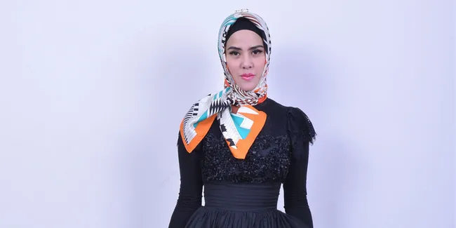 Berhijab, Angel Lelga: Harusnya Masyarakat Cinta Saya!