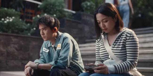 Bernadya Rilis Lagu 'Rabun Jauh', Gandeng Iqbaal Ramadan Jadi Model MV