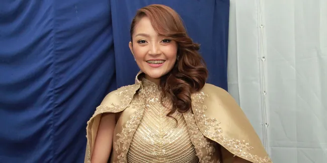 Berpapasan Dengan Syahrini, Siti Badriah Mengaku Tak Ada Masalah