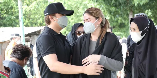 Bertemu Hilda Vitria di Pemakaman Sang Ayah, Ini yang Dibicarakan Billy Syahputra