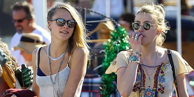 Berulang Kali Kencan, Cara Delevingne & Amber Heard Pacaran?