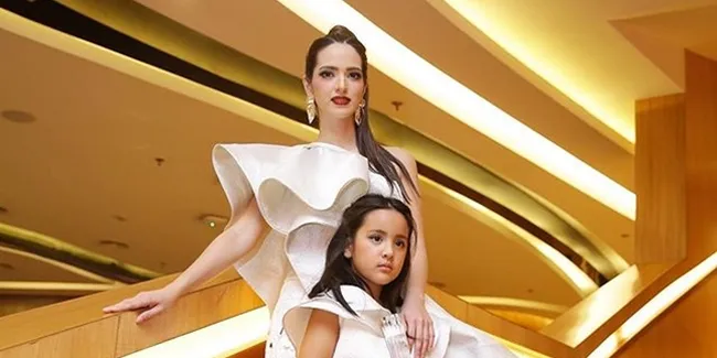 Bikin Heboh, Nia Ramadhani Ajak Mikhayla Bakrie Hadiri Pesta dan Joget Sampai Larut Malam