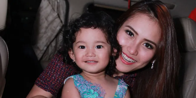 Bilqis Rayakan Ulang Tahun ke-4, Ayu Ting Ting Beri Kue Sederhana dan Doa Panjang