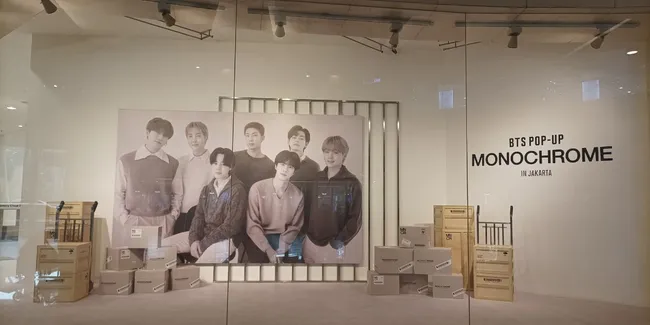 BTS POP-UP: MONOCHROME Resmi Dibuka di Jakarta, Ada Banyak Photo Zone Menarik!