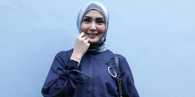 Buah Hati Suka Bermain Piano, Fenita Arie Berikan Fasilitas Ini!